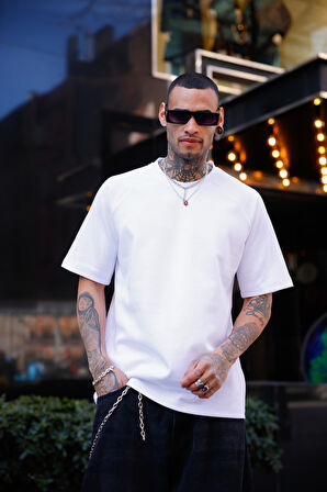 Beyaz Renk Yarım Kol Oversize Tişört