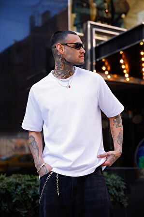 Beyaz Renk Yarım Kol Oversize Tişört