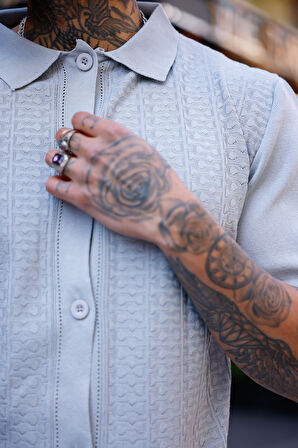 Gri Renk Detaylı Kısa Kol Triko Gömlek