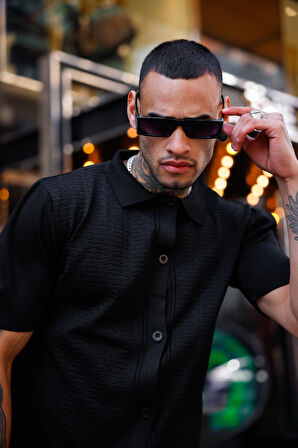 Siyah Renk Detaylı Kısa Kol Triko Gömlek