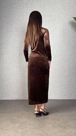 Kadınbalıkçı Yaka Büzgü Ve Taş Işleme Detay Maxi Boy Kadife Elbise