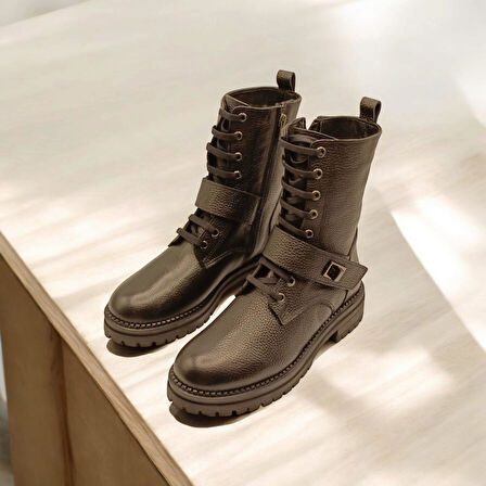 Stone Siyah Deri Kadın Postal