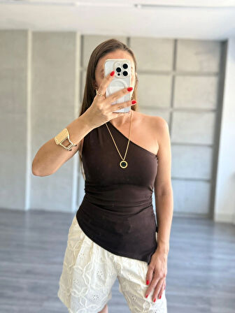 Tek Omuz Detaylı Kahverengi Bluz