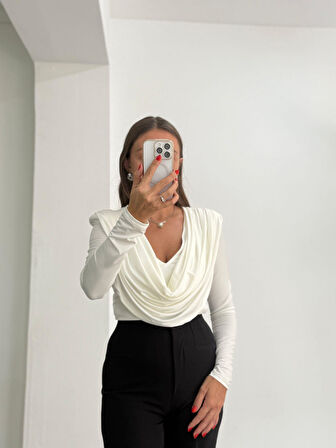 Degaje Yaka Omuz Pileli Bluz