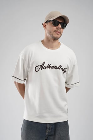 Oversize Kalıp Authenticity Nakış Detaylı Tişört