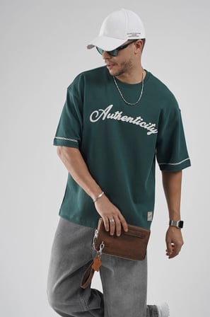 Oversize Kalıp Authenticity Nakış Detaylı Tişört