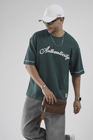 Oversize Kalıp Authenticity Nakış Detaylı Tişört