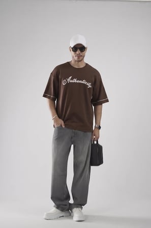 Oversize Kalıp Authenticity Nakış Detaylı Tişört