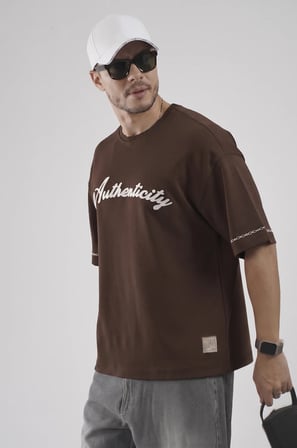 Oversize Kalıp Authenticity Nakış Detaylı Tişört
