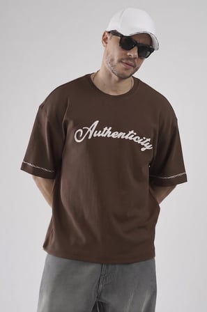 Oversize Kalıp Authenticity Nakış Detaylı Tişört
