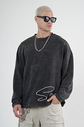 Yıkamalı Oversize Kalıp Nakışlı Sweatshirt