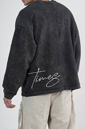 Yıkamalı Oversize Kalıp Nakışlı Sweatshirt