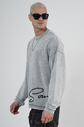 Yıkamalı Oversize Kalıp Nakışlı Sweatshirt