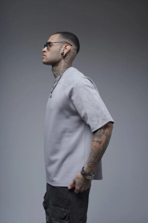 Kabaran Baskılı Reglan Kol Oversize Kalıp Tişört