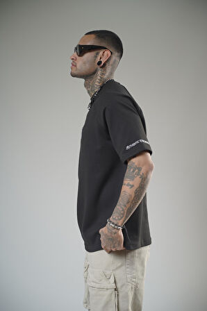 Önü Logolu Nakış Detaylı Reglan Kol Unisex Oversize Kalıp Tişört