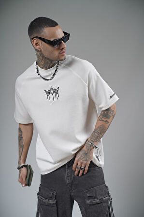 Önü Logolu Nakış Detaylı Reglan Kol Unisex Oversize Kalıp Tişört