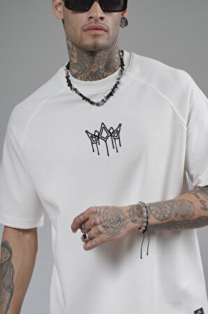 Önü Logolu Nakış Detaylı Reglan Kol Unisex Oversize Kalıp Tişört
