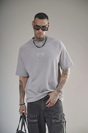 Önü Logolu Nakış Detaylı Reglan Kol Unisex Oversize Kalıp Tişört