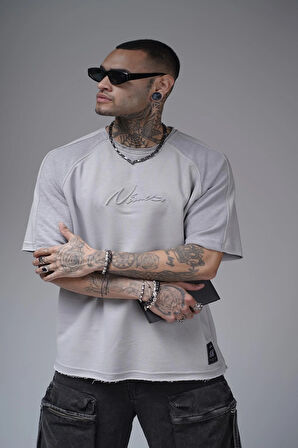 Kabartma Baskılı Garni Detaylı Reglan Kol Oversize Kalıp Unisex Tişört