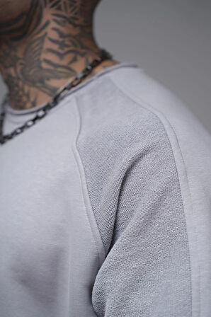 Kabartma Baskılı Garni Detaylı Reglan Kol Oversize Kalıp Unisex Tişört