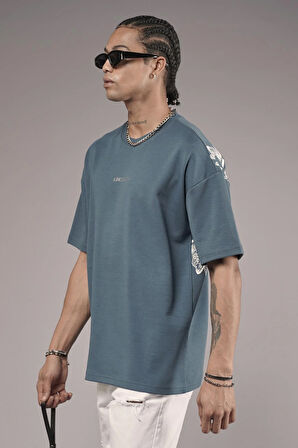 Sırtı Etnik Desenli Baskılı Oversize Kalıp Tişört