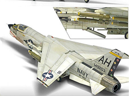 Academy 12521 1/72 Ölçek, USN F-8E VF-162 (The Hunters) Savaş Uçağı, Plastik Model kiti