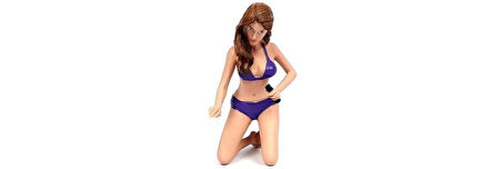 American Diorama AD76365 1/24 Ölçek, Araba Yıkayan Bikinili Kız (Alisa) Sergilemeye Hazır Plastik Figürü