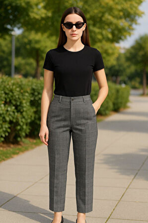 Kadın Siyah Çizgili Pantolon – Yüksek Bel, Havuç Paça, Rahat Kesim Günlük ve Ofis Şıklığı