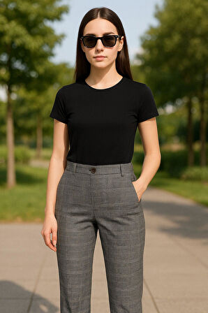 Kadın Siyah Çizgili Pantolon – Yüksek Bel, Havuç Paça, Rahat Kesim Günlük ve Ofis Şıklığı