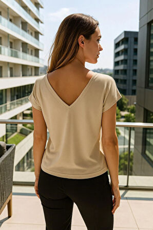 Kadın Bej Viskon Ön Arka V Yakalı T-shirt Yarasa Kol Relaxed Bluz