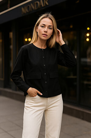 Kadın Siyah Cepli Hakim Yaka Gömlek – Şık ve Rahat Tasarım