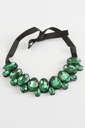 Oval Taşlı Yaka Kolye