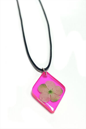 Kartopu Çiçeği Baklava Dilimli Epoksi Kolye