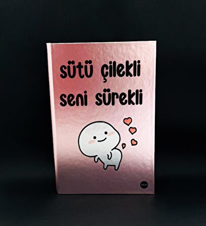 Metal Kapaklı Sütü Çilekli Tasarımlı Lastikli Defter
