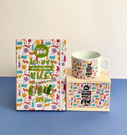 Renkli Kedi Motto Tasarımlı Lastikli Defter Ve Kutulu Kupa Set