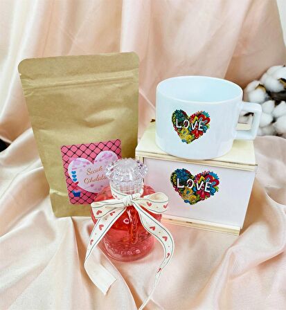 Kalp Love Tasarımlı Kutulu Kupa Ve Japon Kiraz Çiçeği Esanslı Kolonya Set