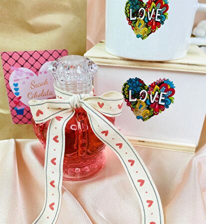 Kalp Love Tasarımlı Kutulu Kupa Ve Japon Kiraz Çiçeği Esanslı Kolonya Set
