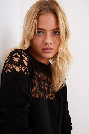 Kadın Dantel Detaylı Siyah Kazak