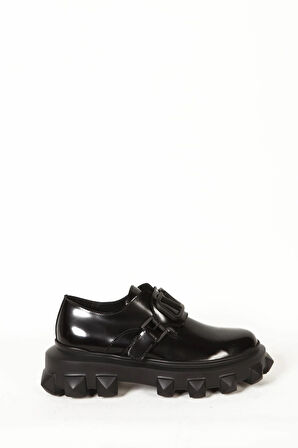 Kadın Siyah Rugan Toka Detaylı Ayakkabı