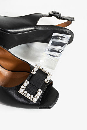 Kadın Siyah Hakiki Deri Aksesuar Detaylı Topuklu Ayakkabı