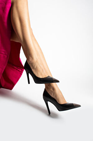 Kadın Deri Stiletto Burun Detaylı Siyah