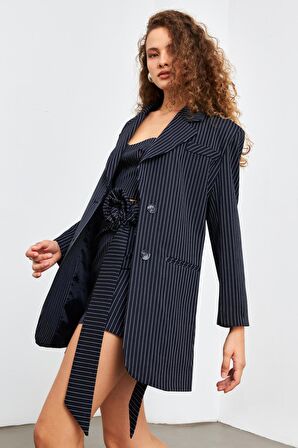 Oversize Beyaz Çizgili Lacivert Kadın Blazer Ceket