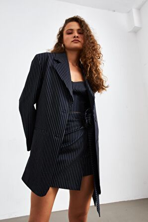 Oversize Beyaz Çizgili Lacivert Kadın Blazer Ceket