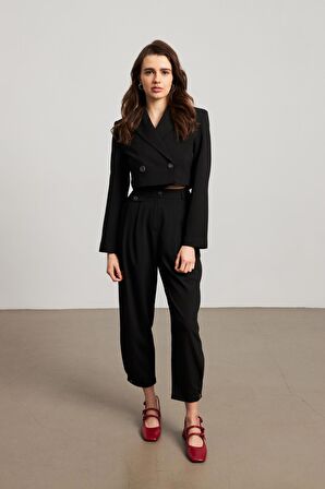Kruvaze Yaka Vatkalı Crop Siyah Kadın Blazer Ceket