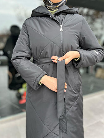 7618 Kapşonlu Kuşaklı Yan Fermuarlı Kaban