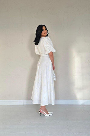 Ekru Göğüs Kup Detaylı Kemerli Brode Elbise