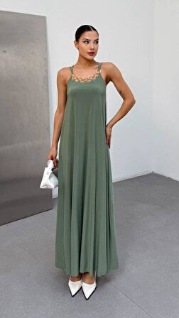 Kadın Omuz Askılı Kuş Gözü Zincir Detay Sandy Kumaş Maxi Boy Elbise