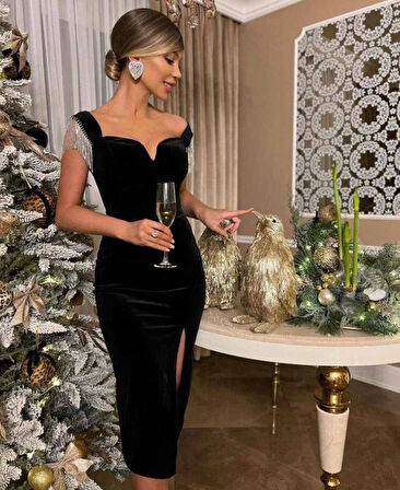 Kadın Omuz Askılı Zincir Detay Maxi Boy Yırtmaçlı Kadife Elbise