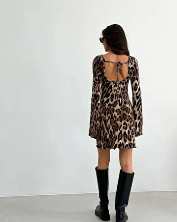 Kadın Uzun Kollu Sırtı Açık Bağlamalı Leopar Desenli Kısa Dalgıç Elbise