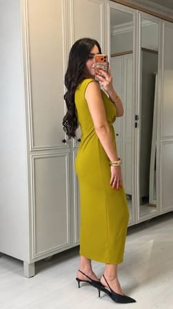 Kadın Kısa Kollu V Yakalı önü Sarmal Detaylı Yırtmaçlı Sandy Midi Elbise